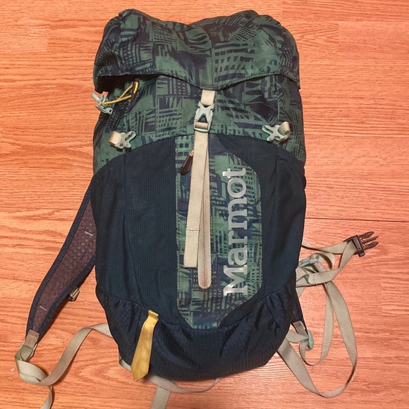 Marmot Handbags - Green Marmot Kompressor lightweight backpack. Lightly used.